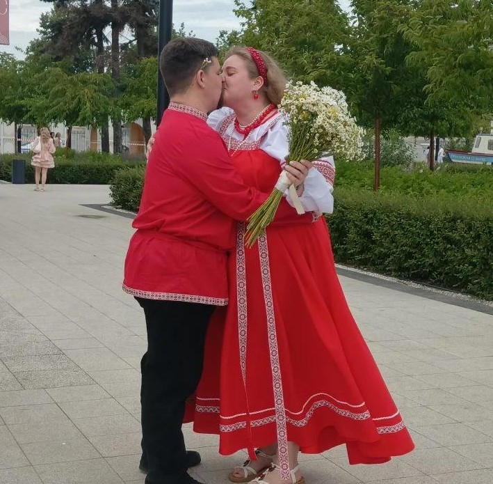 На Рязанской ВДНХ одновременно вступили в брак 22 пары